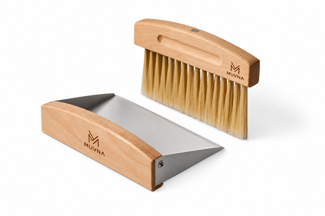 MUVNA Magnetic Coffee Grounds Cleaning Brush & Dustpan Set – Natural | طقم تنظيف القهوة MUVNA المغناطيسي مع فرشاة ومجرفة – طبيعي