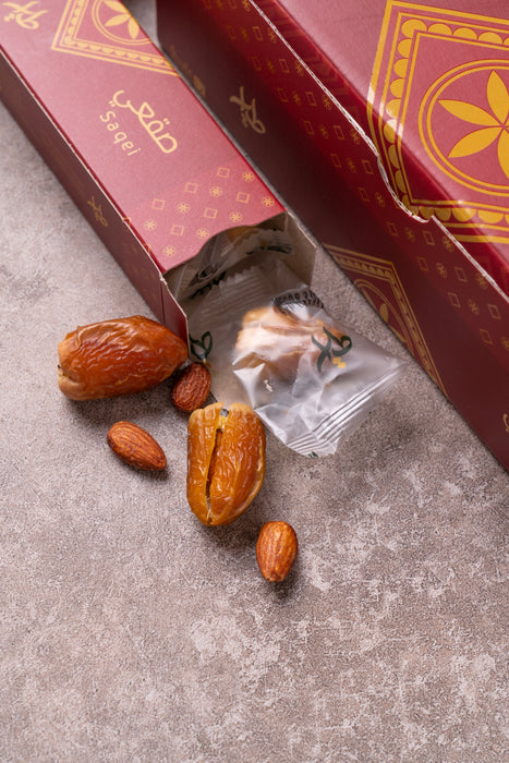Al-Tayyar -Dates and almonds from Sagai | الطيار - تمر صقعي محشي باللوز