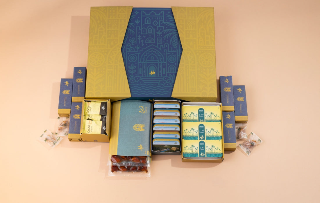 Al-Tayyar - Royal box with maamoul and dates