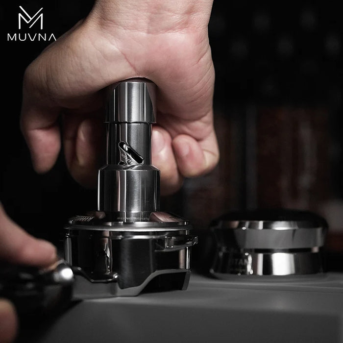 MUVNA V2 Spring-Loaded Espresso Tamper 30 lbs – 58.35mm | مكبس قهوة MUVNA V2 بضغط نابضي 30 رطلاً – مقاس 58.35 مم