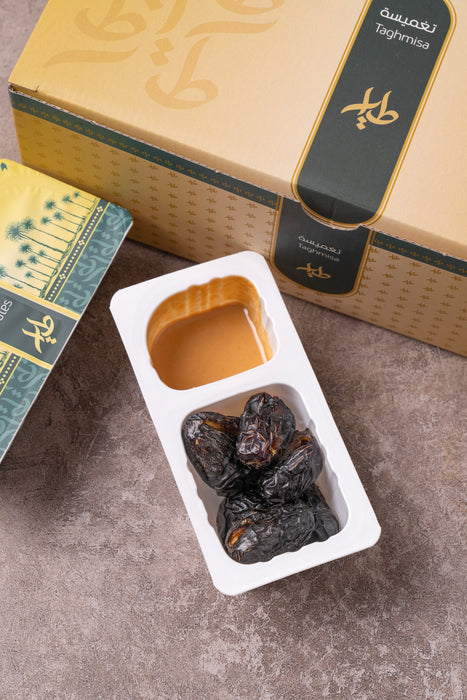 الطيار - تغميسة عجوة محشية لوز 8 علب | Al-Tayyar - Ajwa dip stuffed with almonds 8 Pack