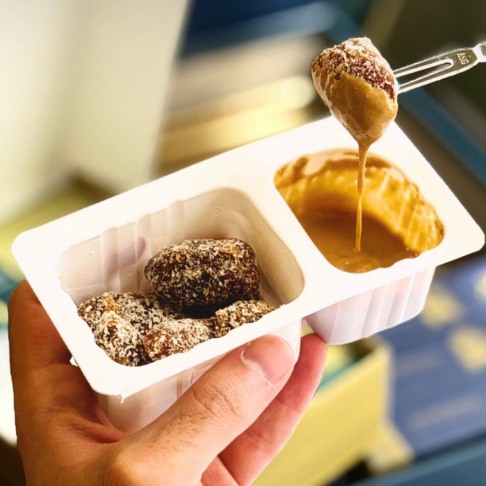 Al-Tayyar - Ekhlas Dates Dipping Box with Coconut & Almond Filling | الطيار : علبة تغميسة إخلاص مغطى بجوز الهند ومحشي باللوز