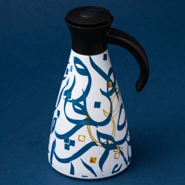 وابا - مطارة ميني 0.6 لتر أبيض بالاحرف العربية | Waba - Mini Flask 0.6 L White with Arabic Letters