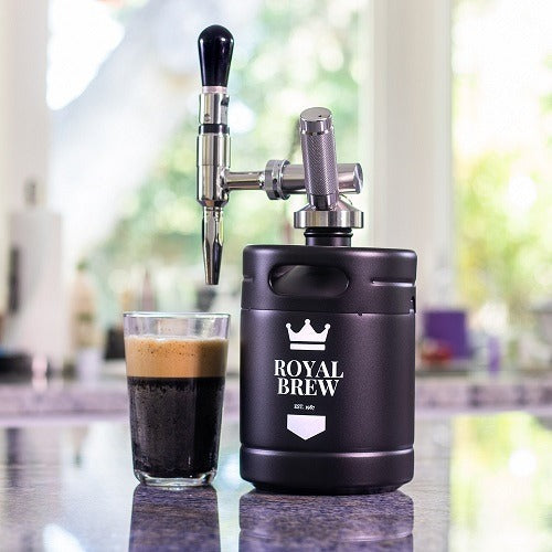 Nitro cold outlet brew maker